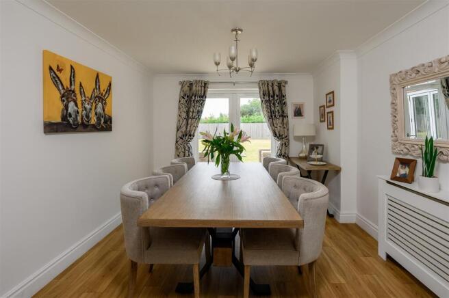6 bed Detached for sale Image 6