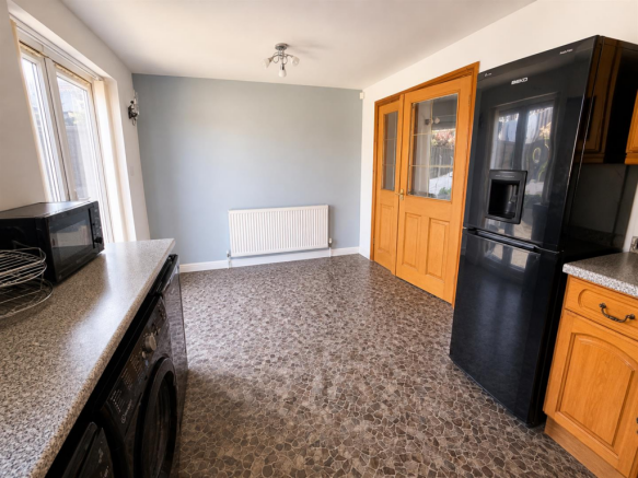 3 bed Semi-Detached for sale Image 3