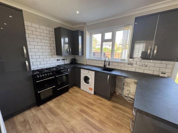 3 bed Semi-Detached to rent Image 4
