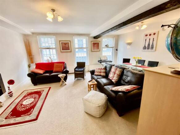 LIVING/DINING ROOM