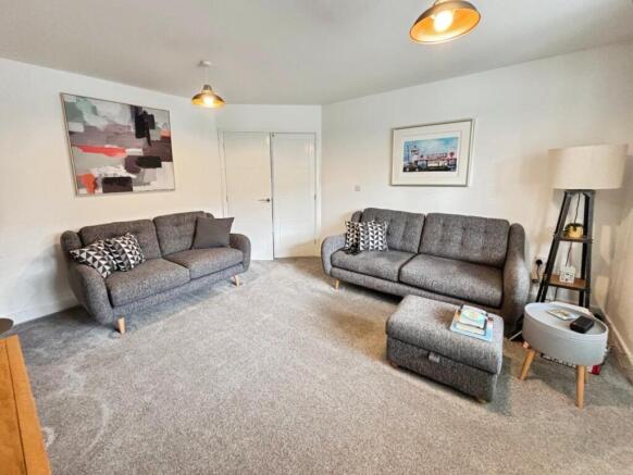 4 bed House for sale Image 10