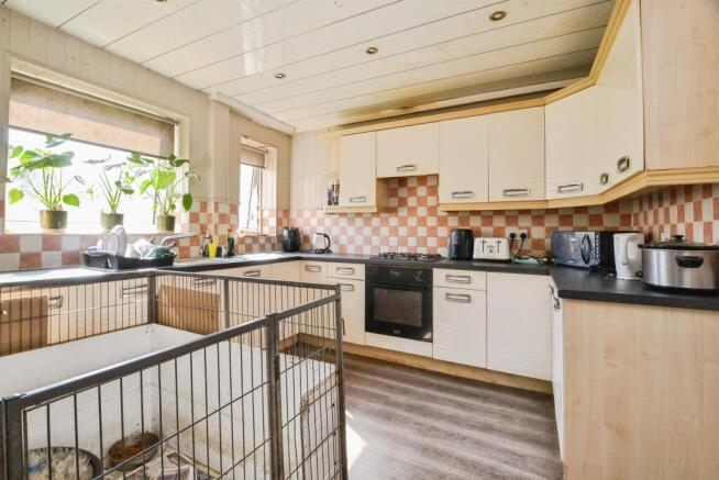 3 bed Semi-Detached for sale Image 5