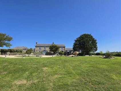 Large family home with stunning views - Coverack Bridges