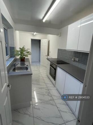 2 bed End of Terrace to rent Image 4