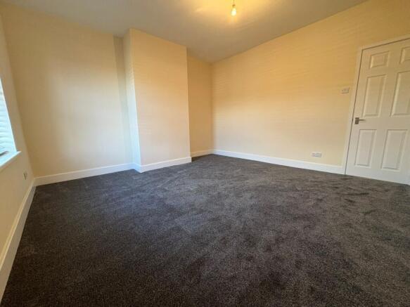2 bed Terraced to rent Image 8
