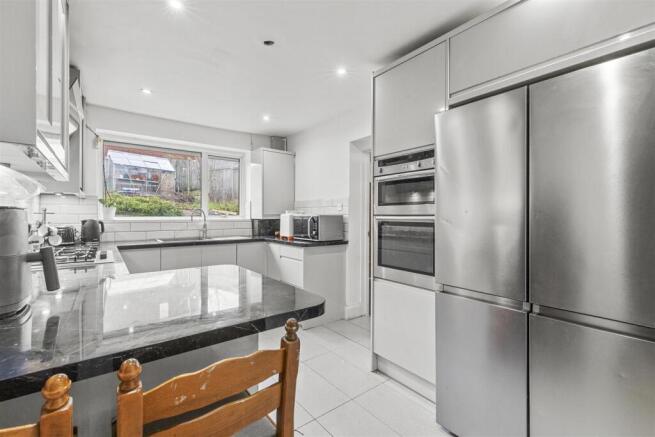 93 New Rd, HP12 4RN-8.jpg