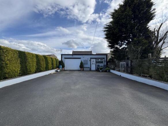 2 bed Semi-Detached Bungalow for sale Image 11