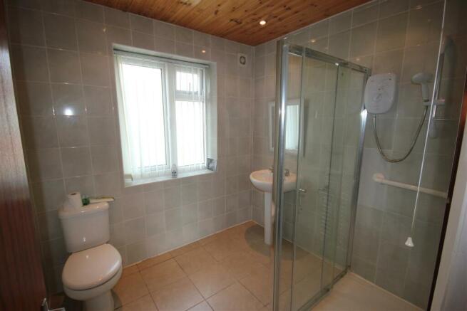 01. shower room.JPG