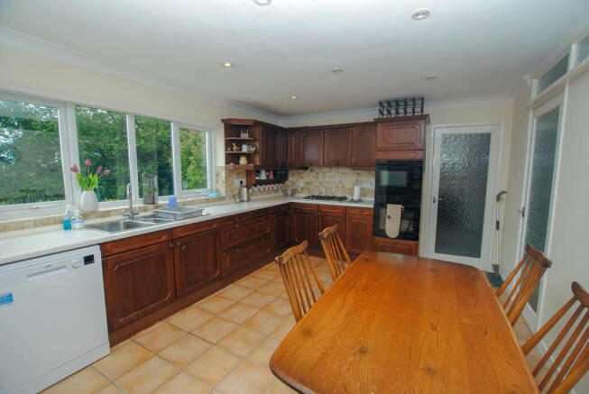Kitchen 2_edited