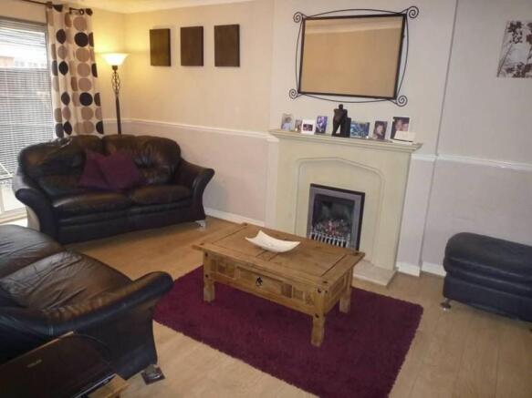 LOUNGE/SITTING ROOM