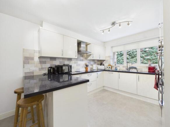 2 bed Ground Flat for sale Image 4