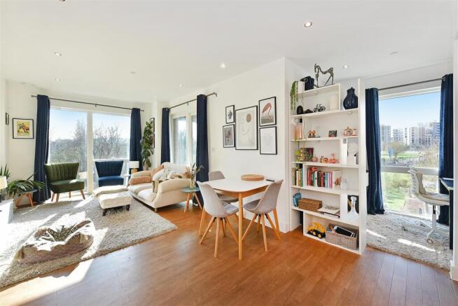 6 Kennington Court (1).jpg