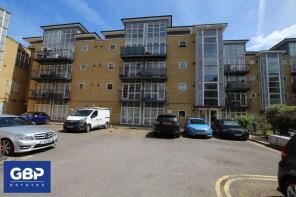 8, Amber Court, High Street, Romford RM1 1AP