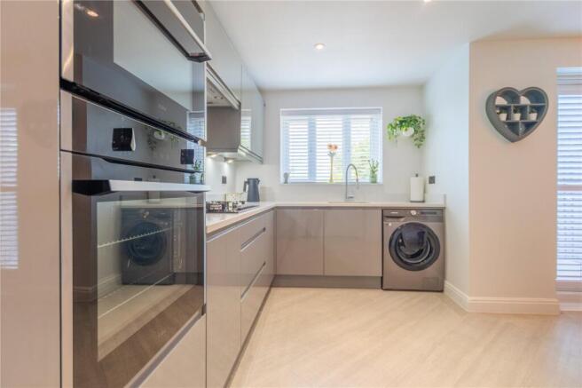 3 bed House for sale Image 4