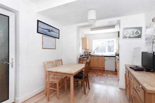 Kitchen2.jpg