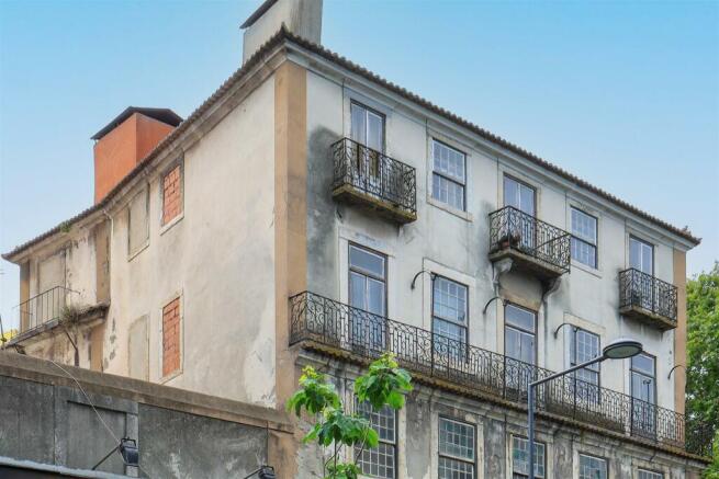 Charming Building, Estrela