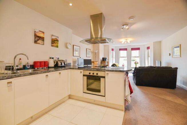 2 bed Flat for sale Image 4