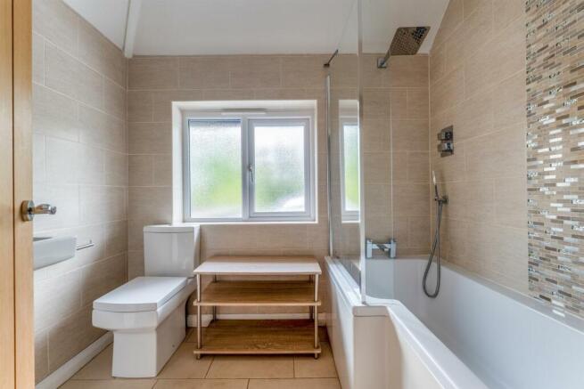 Bathroom 2.jpg