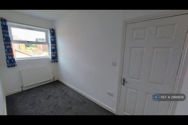 2 bed Terraced to rent Image 6