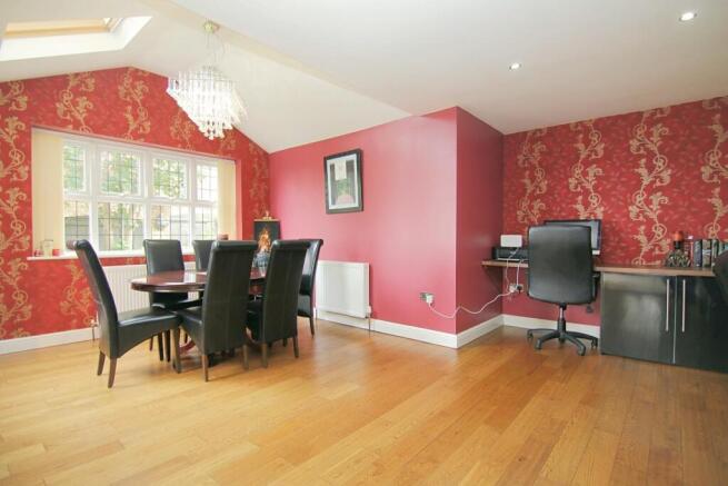 5 bed Detached for sale Image 10