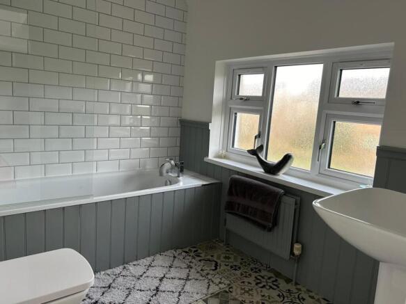 BATHROOM 1.jpg