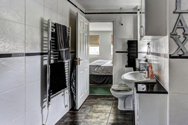 En Suite Bath/...