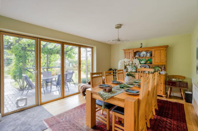 5 bed Detached for sale Image 10