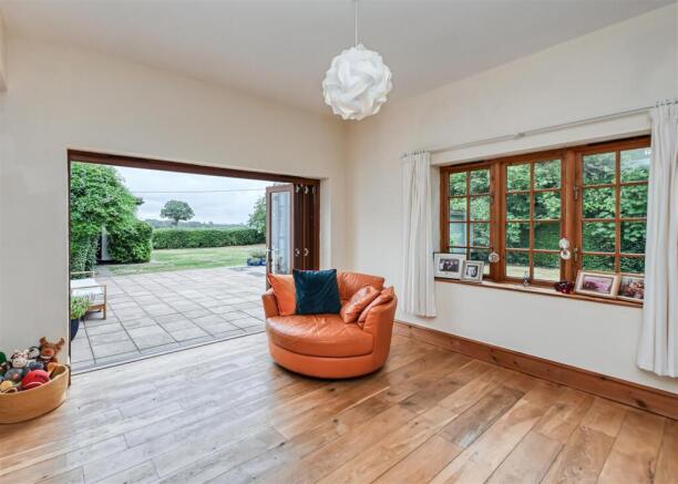 1 Claygates Bungalow-09.jpg