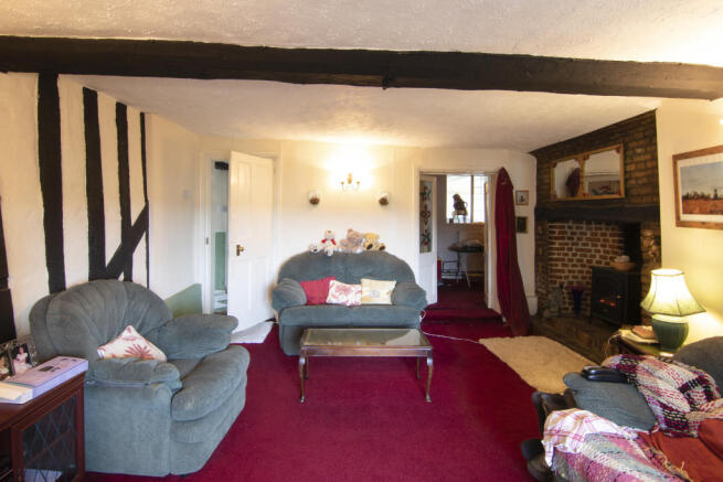 5 Living Room T202107051236.jpg