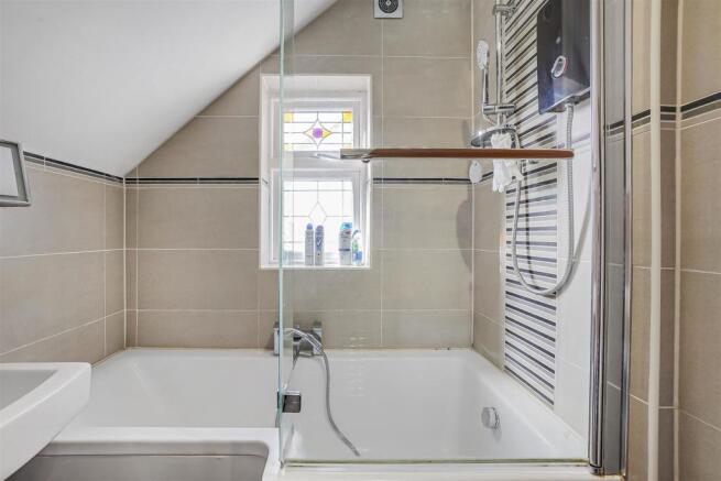 Bathroom 2.jpg