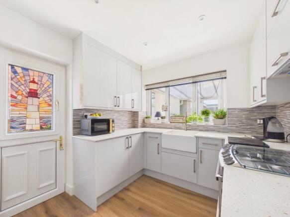 3 bed Semi-Detached for sale Image 6