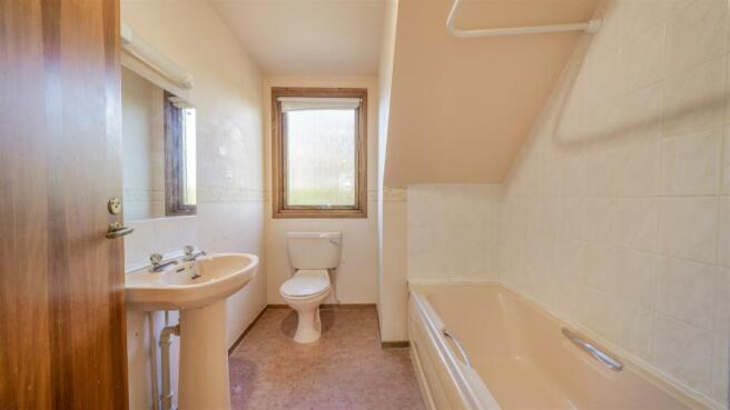 1-the-woodlands-finningham-bathroom-2.jpg
