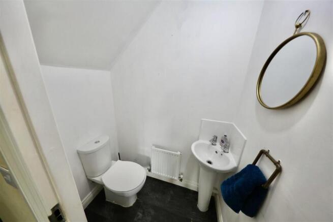 5 bed Detached for sale Image 10