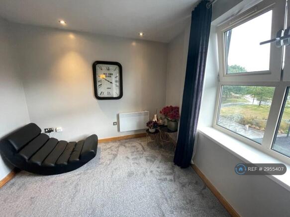 3 bed Flat to rent Image 5