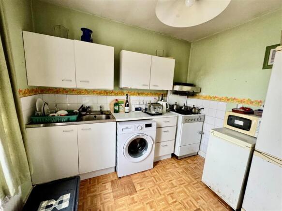 8a Hamlet Road kitchen