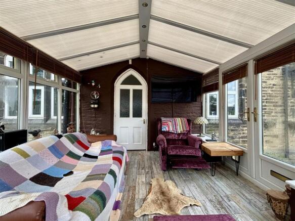 5 bed Link Detached House for sale Image 8