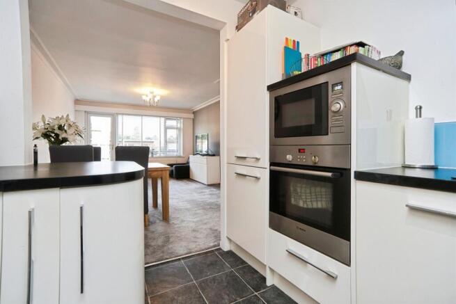 2 bed Flat for sale Image 5