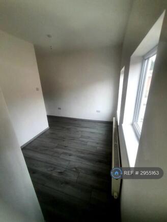 3 bed Terraced to rent Image 5