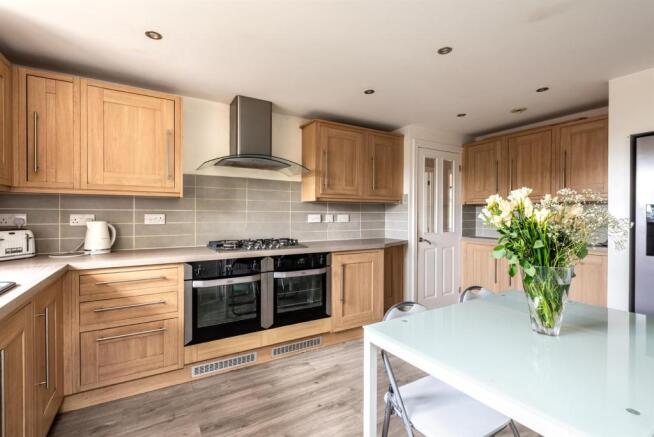 1 Wimbourne Drive kitchen1b.jpg