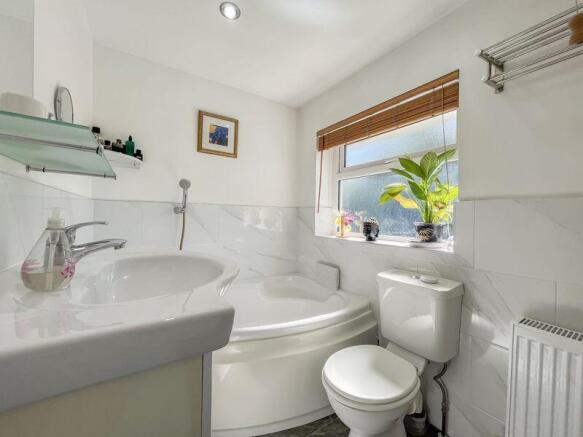 FAMILY BATHROOM