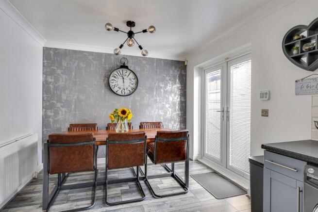 3 bed Semi-Detached for sale Image 10