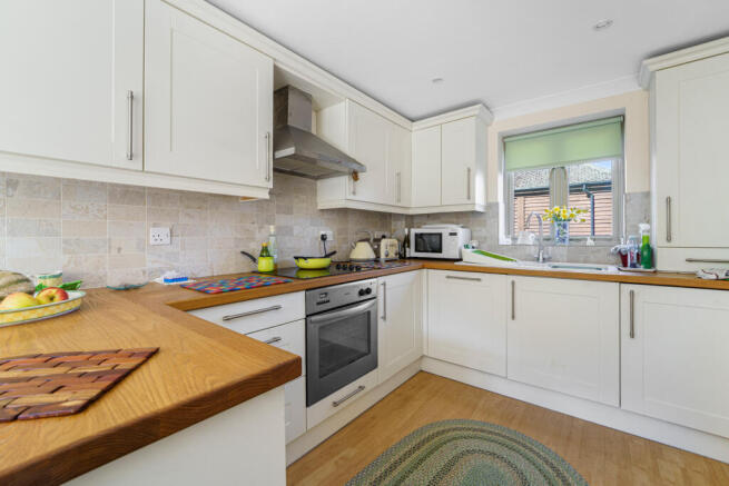 2 Queens Court-10