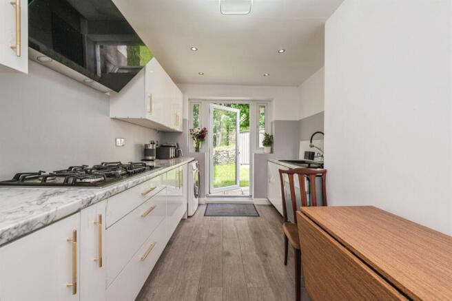 4 bed Terraced for sale Image 5