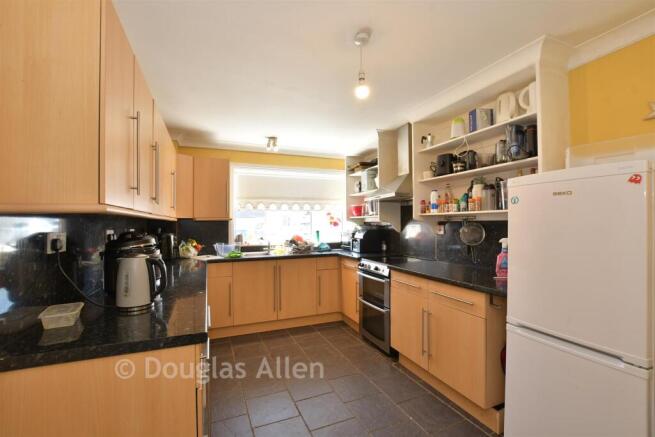 Kitchen/ Dining Room