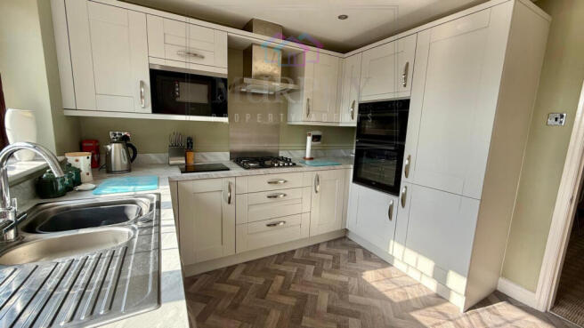 3 bed Bungalow for sale Image 11