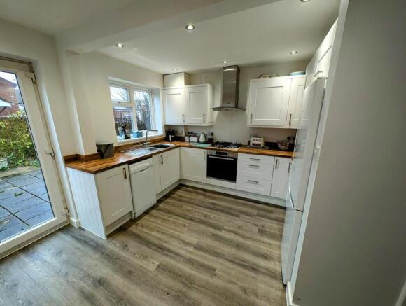 37 Cheshire Close kitchen 1.jpg