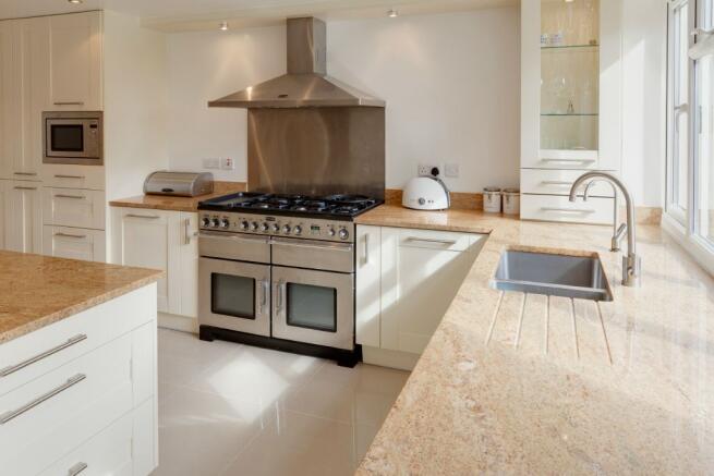 KITCHEN/BREAKFAST ROOM