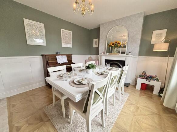 4 bed Detached for sale Image 6