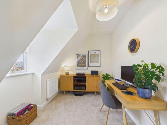 4 bed Detached for sale Image 11