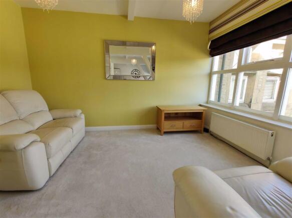 LOUNGE AREA